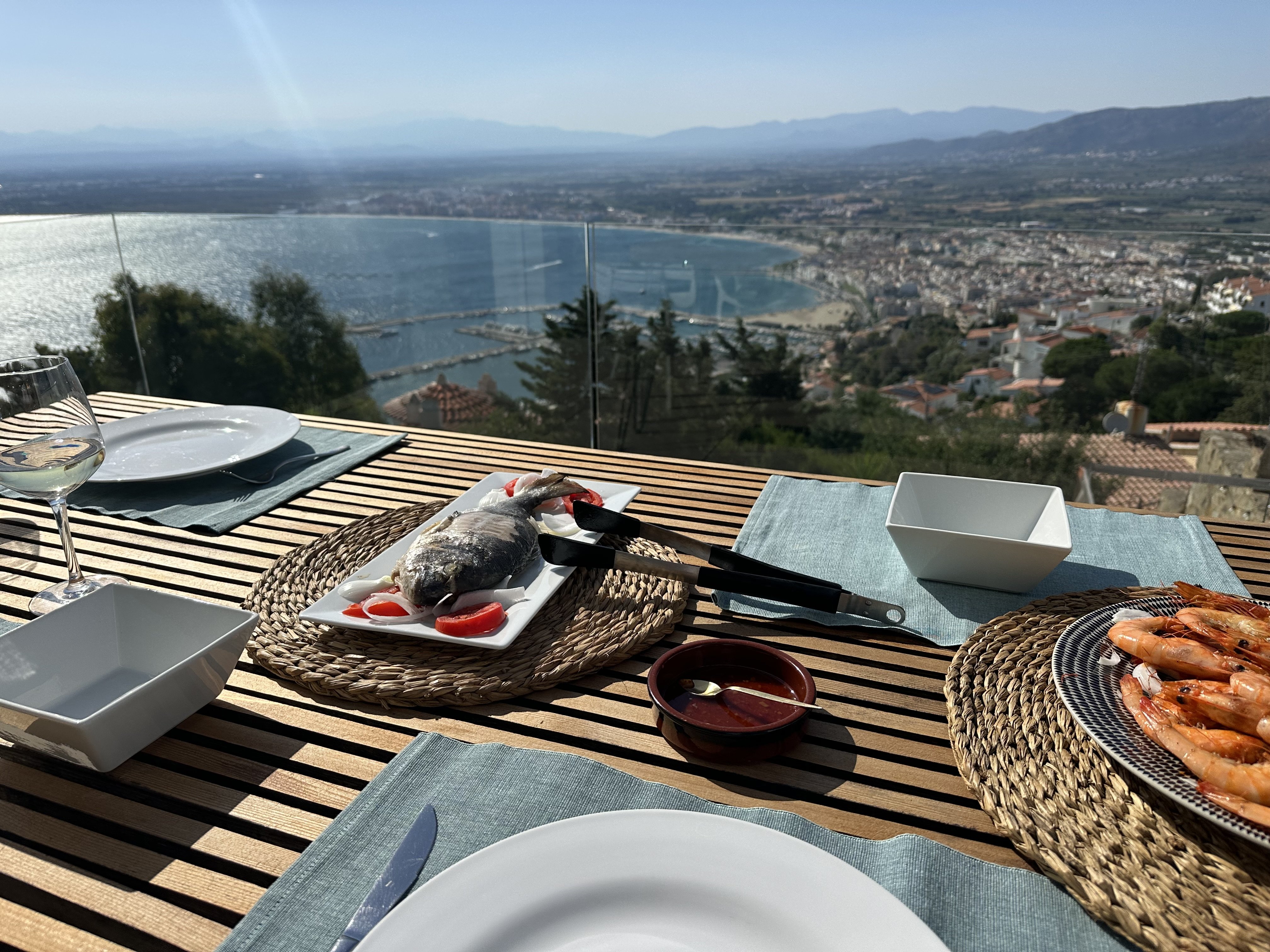 Al fresco dining at Casa23 with bay views